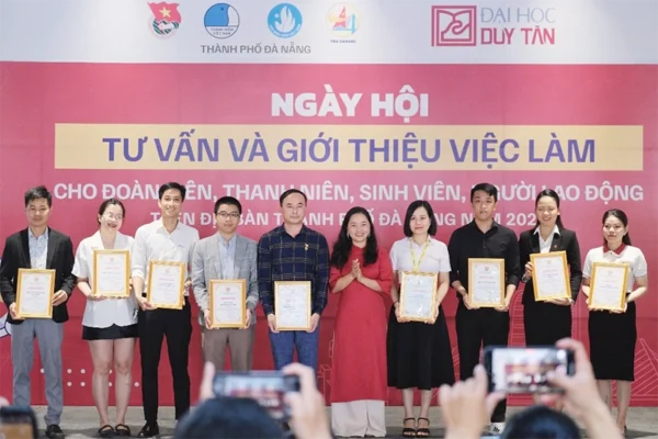 Tư vấn tuyển sinh