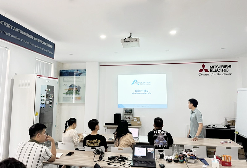 AUEVN-dao-tao-hoi-nhap